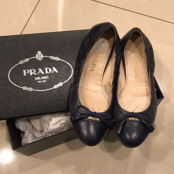 💯 authentic Prada flat - Picture 1 of 8